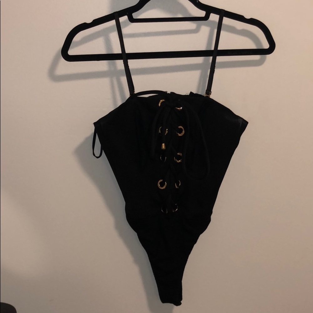 Bodysuit with detachable straps